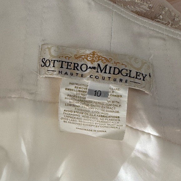 Sottero and Midgely by Maggie Sottero Wedding Dress
Style Amelie-6SR861 - Picture 10 of 15